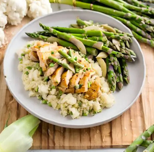 Salteado de Pollo con Espárragos y Limón